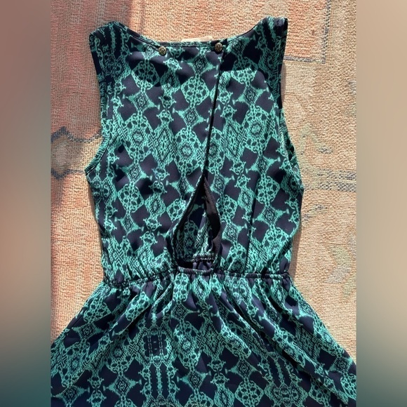 Peach LOVE CA FIT & FLARE DRESS IN NAVY BLUE & AQUA - SMALL - CINCHED WAIST - Picture 9 of 10